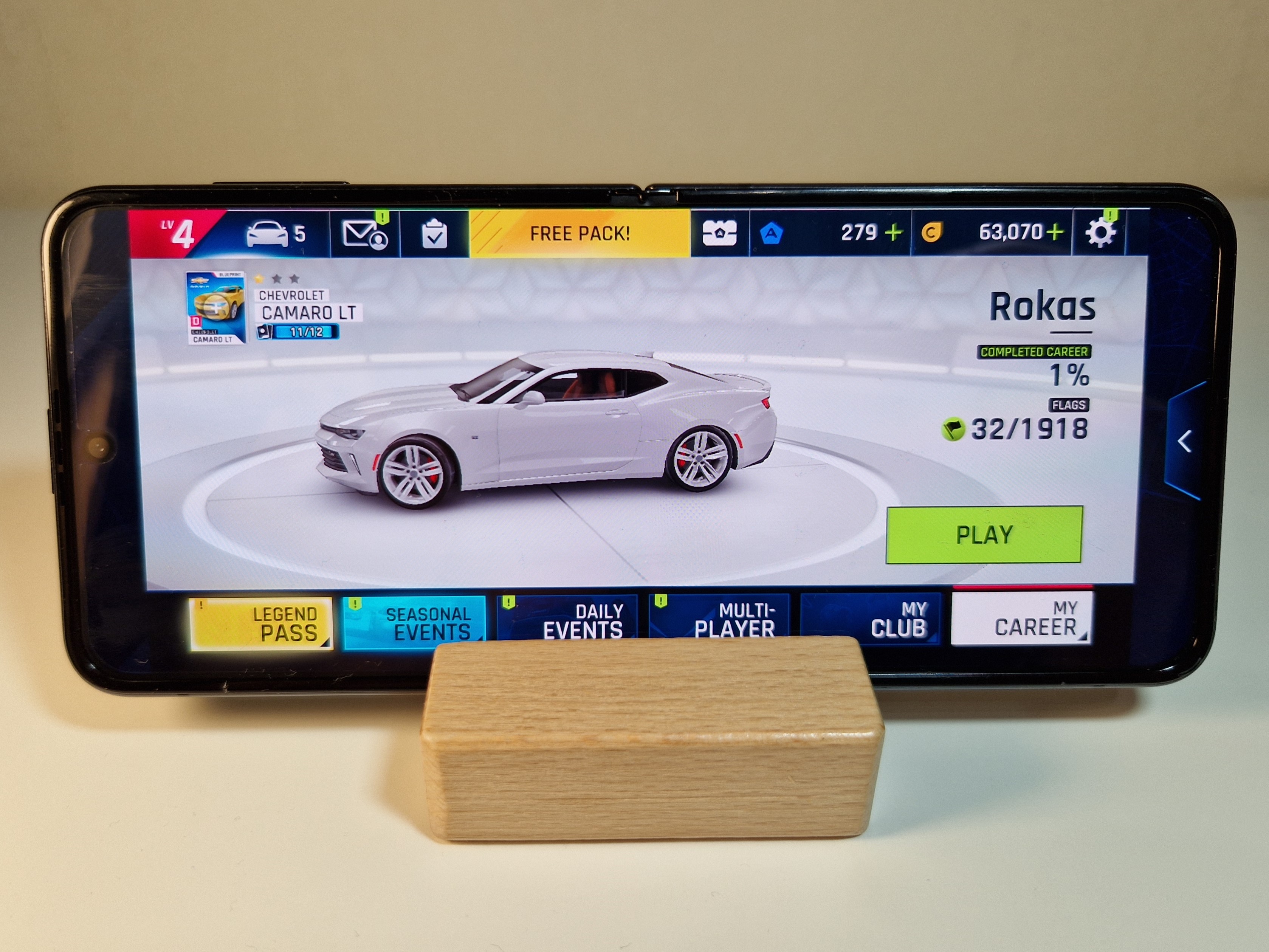 Galaxy Flip4 ir žaidimas Apshalt 9