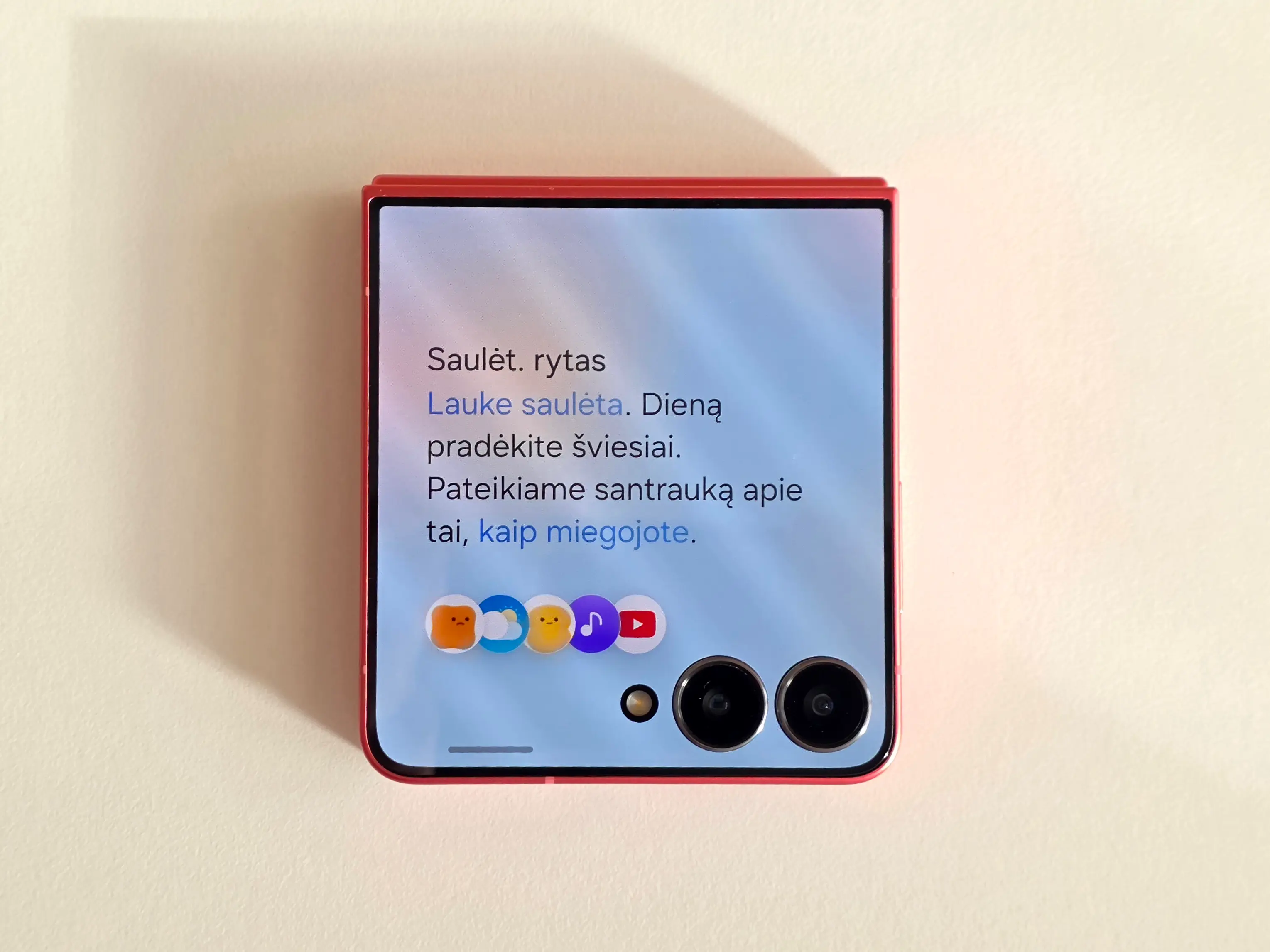Galaxy Flip7 viršelio ekranas: „Now Brief“