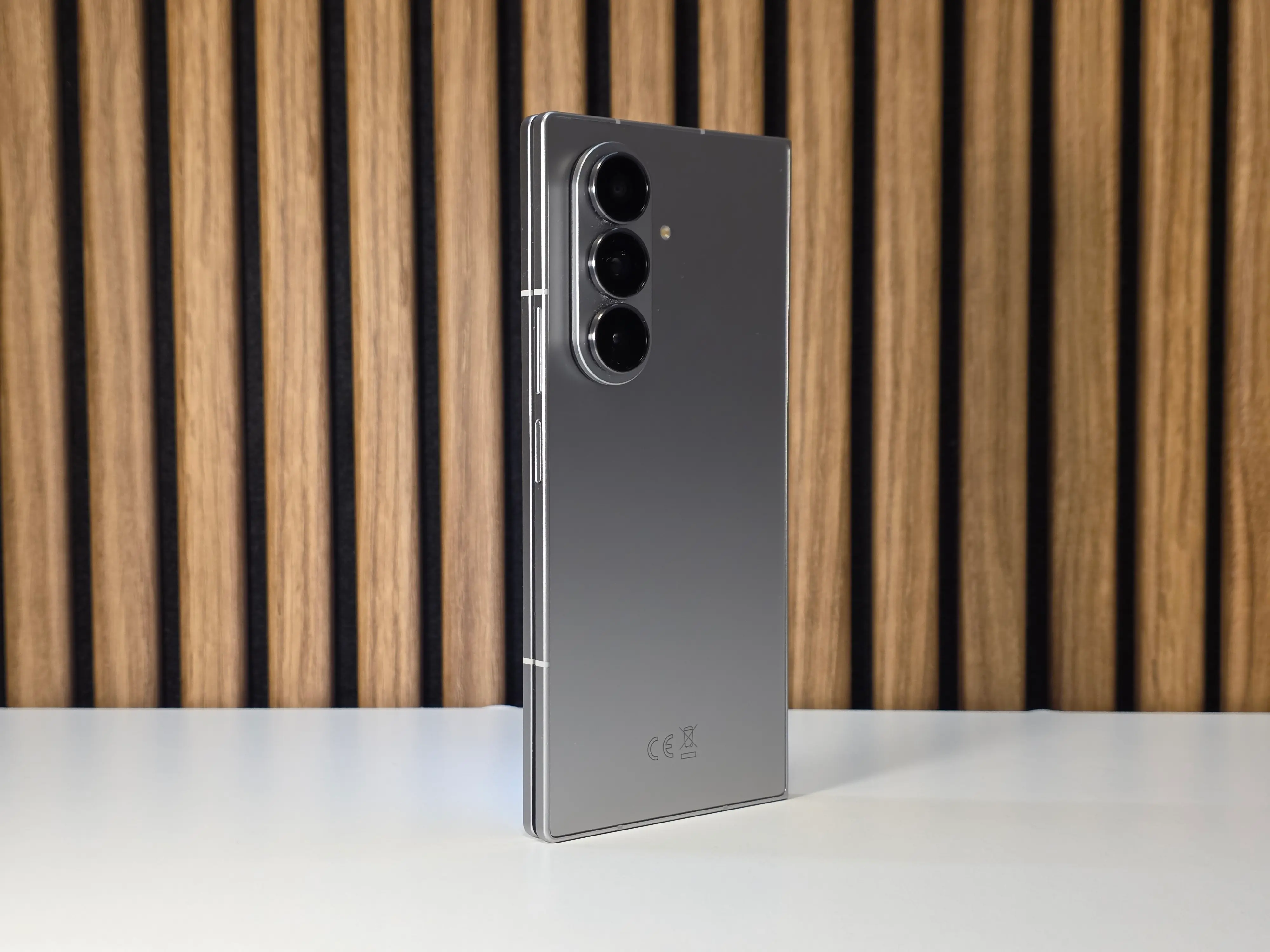 Galaxy Fold7 sidabro pilkos spalvos